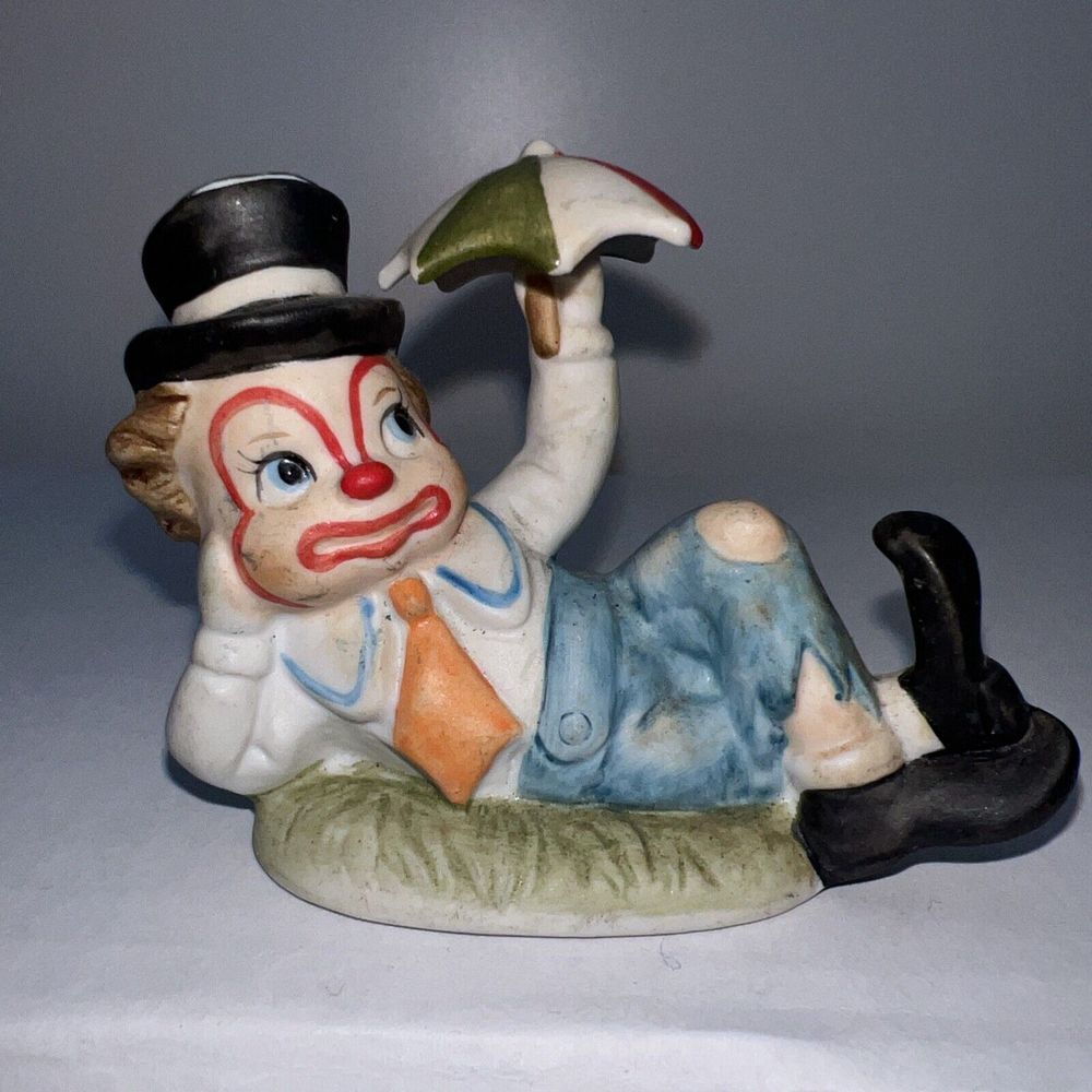 Vintage 1987 Lefton China Hand Painted‎ Clown Relaxing With Umbrella